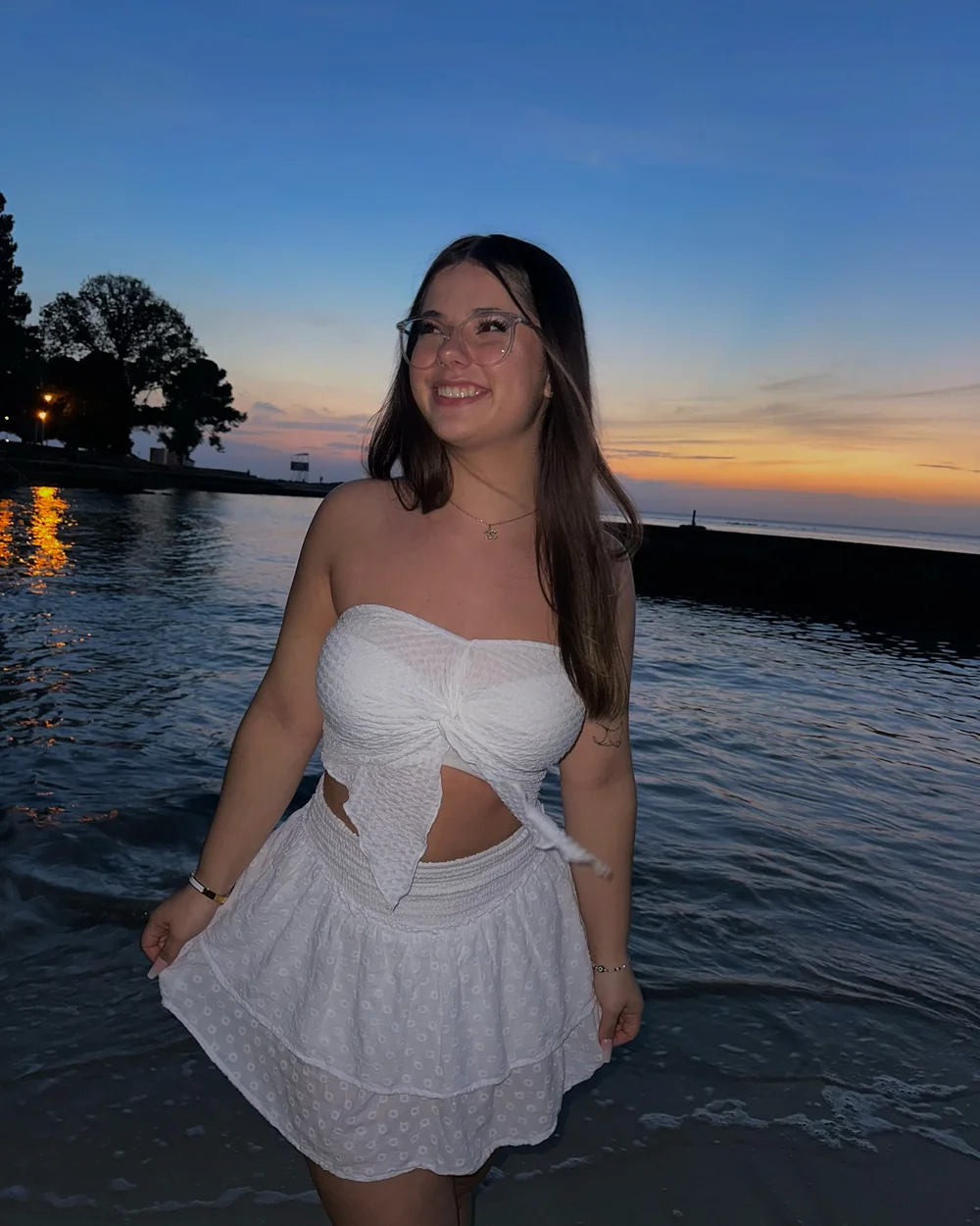 Lilou Secret White Dress Beach Smile OnlyFans Photo Leaked