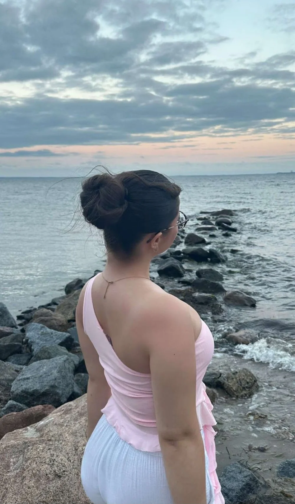 Lilou Secret Back View At Seaside OnlyFans Photo Leaked