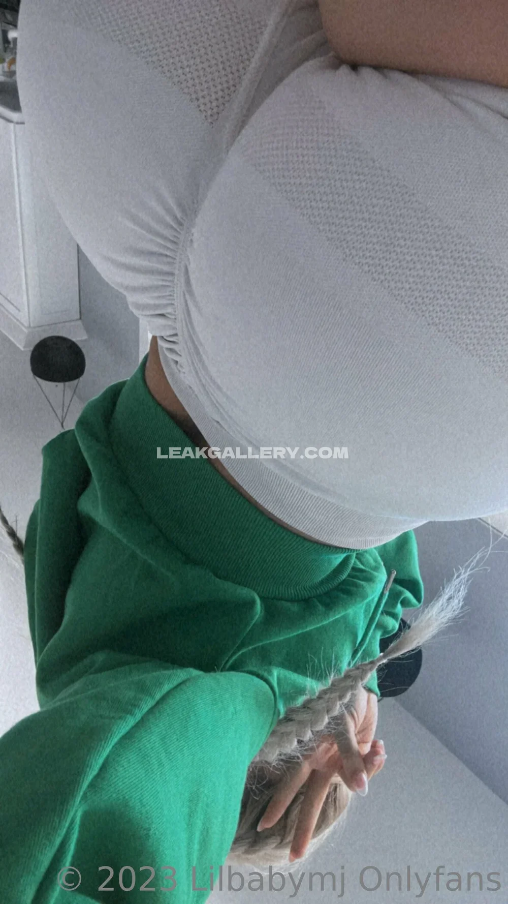 Lilbabymj Green Hoodie Hip Display OnlyFans Photo Leaked