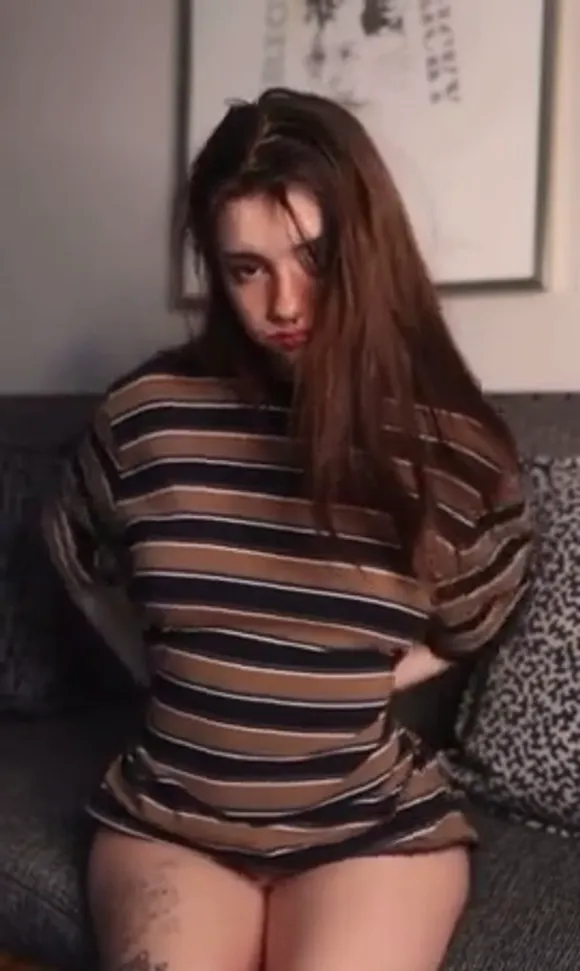 Lilmochidoll Striped Top Tease OnlyFans Video Leaked