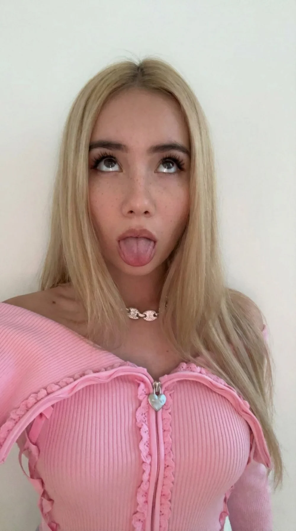 Liltay Pink Top Tongue Out OnlyFans Photo Leaked
