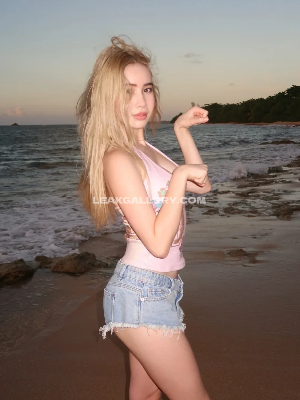 Liltay Beach Pose Flexing Biceps OnlyFans Photo Leaked
