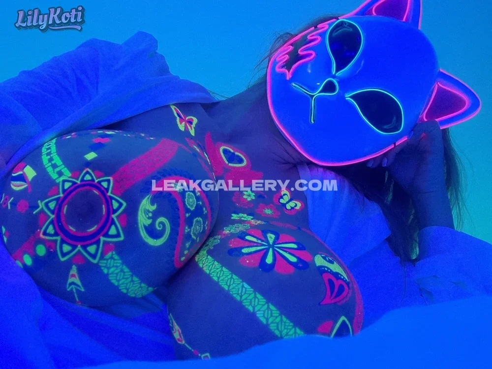Lilykoti Glow Paint Body Art OnlyFans Photo Leaked