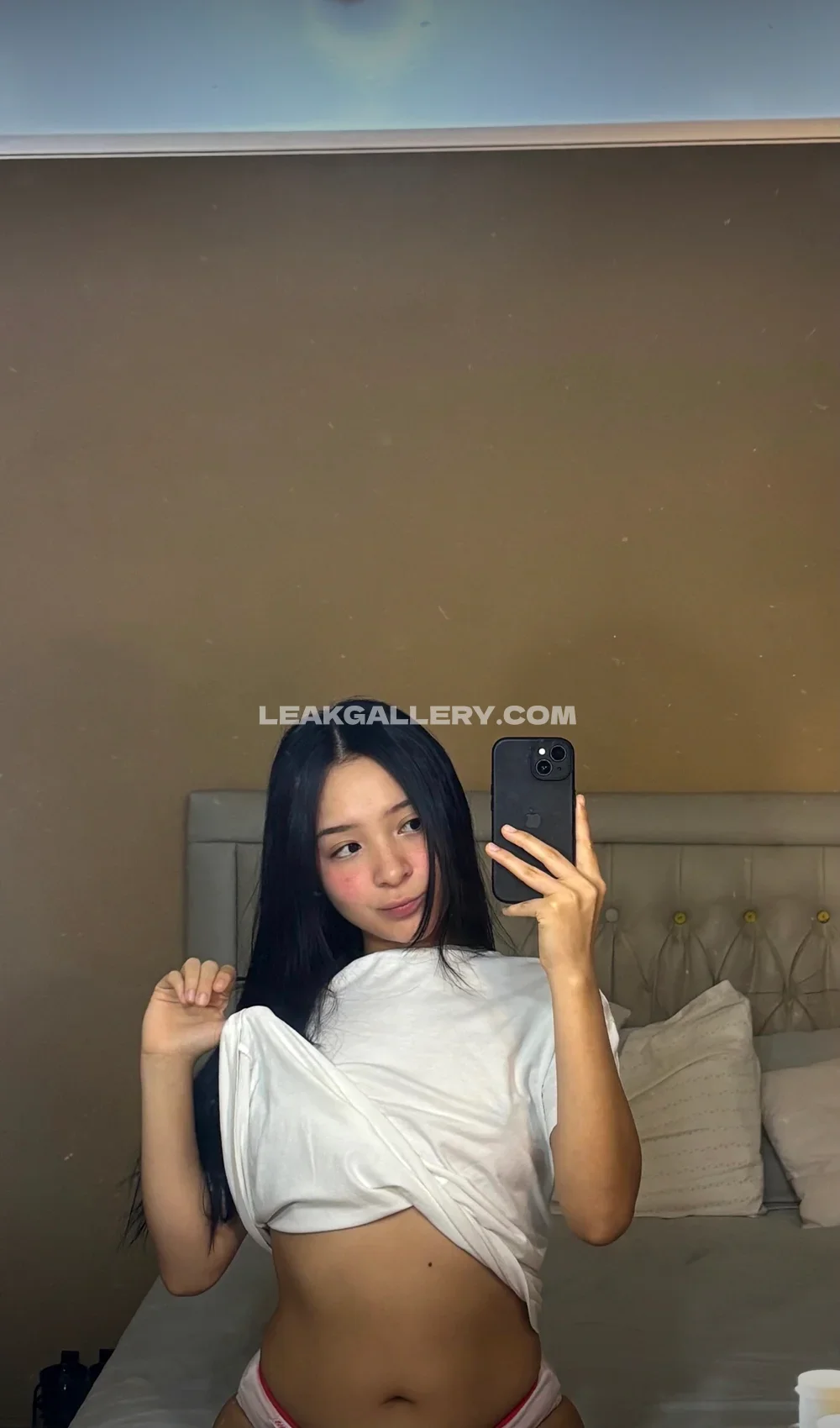 Lilyybrooks White Top Selfie Reveal OnlyFans Photo Leaked