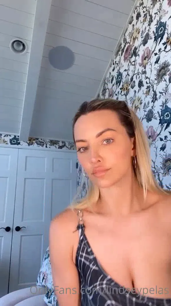 lindseypelas