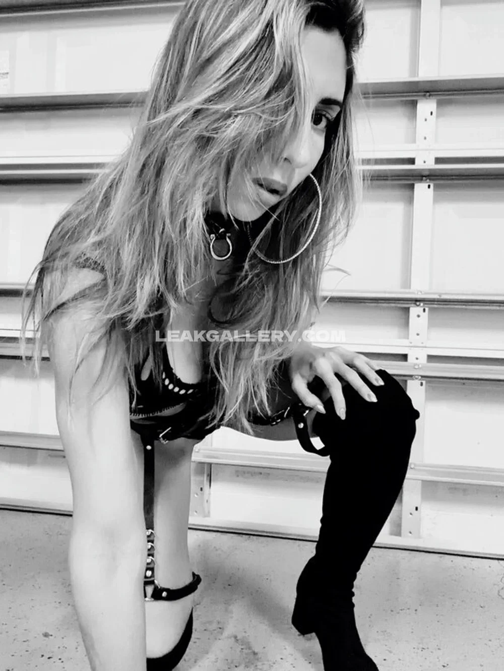 Littlefitdevil Kneeling In Leather Harness OnlyFans Photo Leaked