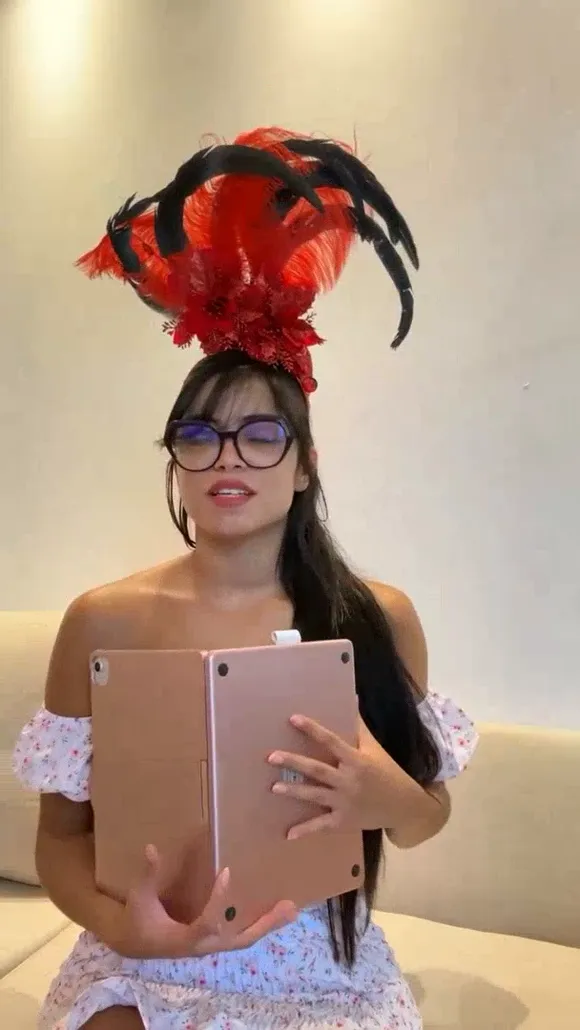 Livvy Cherry Feather Headdress Tablet Hold OnlyFans Video Leaked