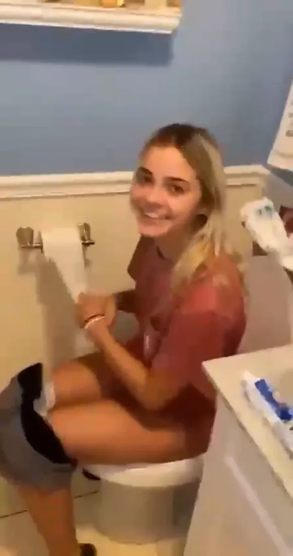 Livvydunne Casual Bathroom Selfie OnlyFans Video Leaked