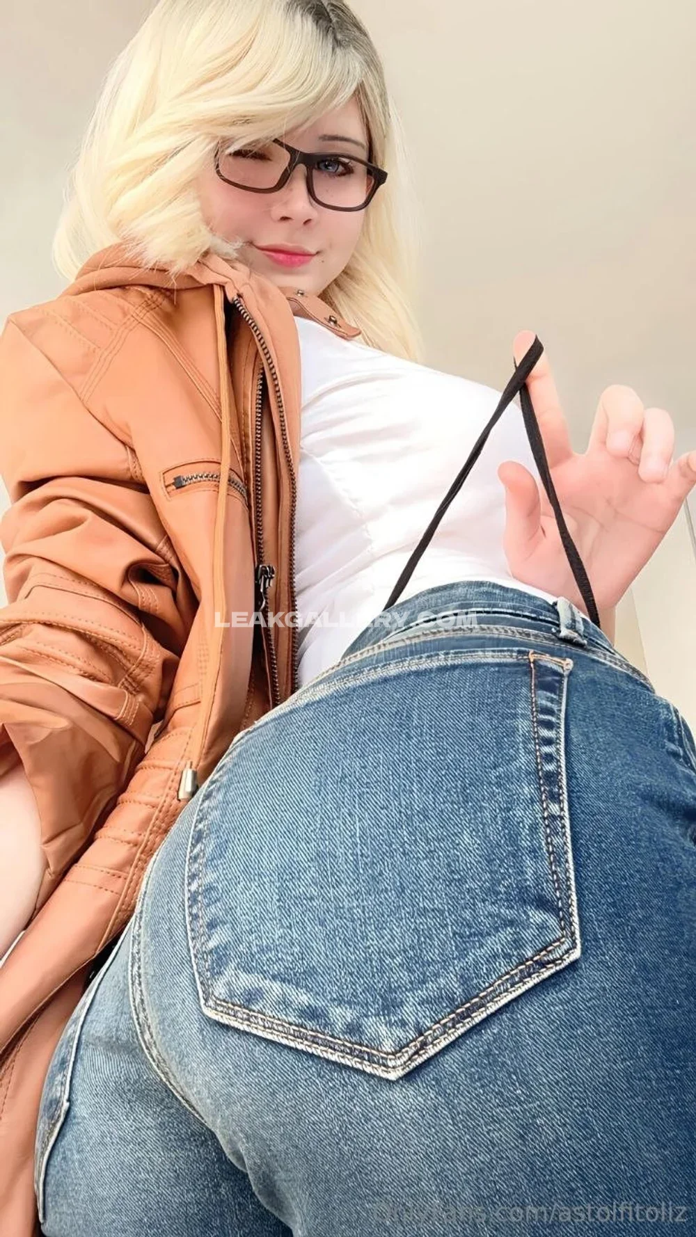 Lizyhsan Jeans Ass Tease OnlyFans Photo Leaked