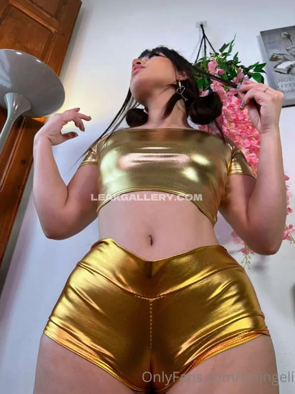 Lovingeli1 Gold Bodysuit Twerk OnlyFans Photo Leaked