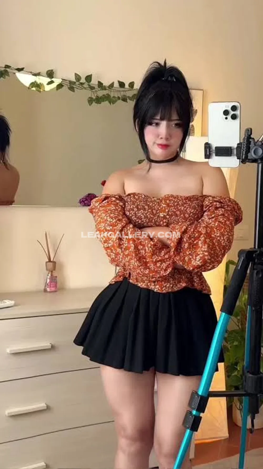 Lovingeli1 Off Shoulder Top Pose OnlyFans Photo Leaked