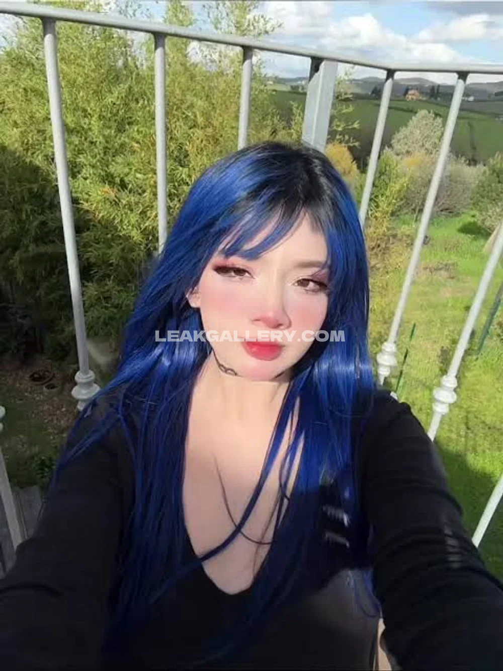 Lovingeli1 Blue Hair Selfie Pose OnlyFans Photo Leaked