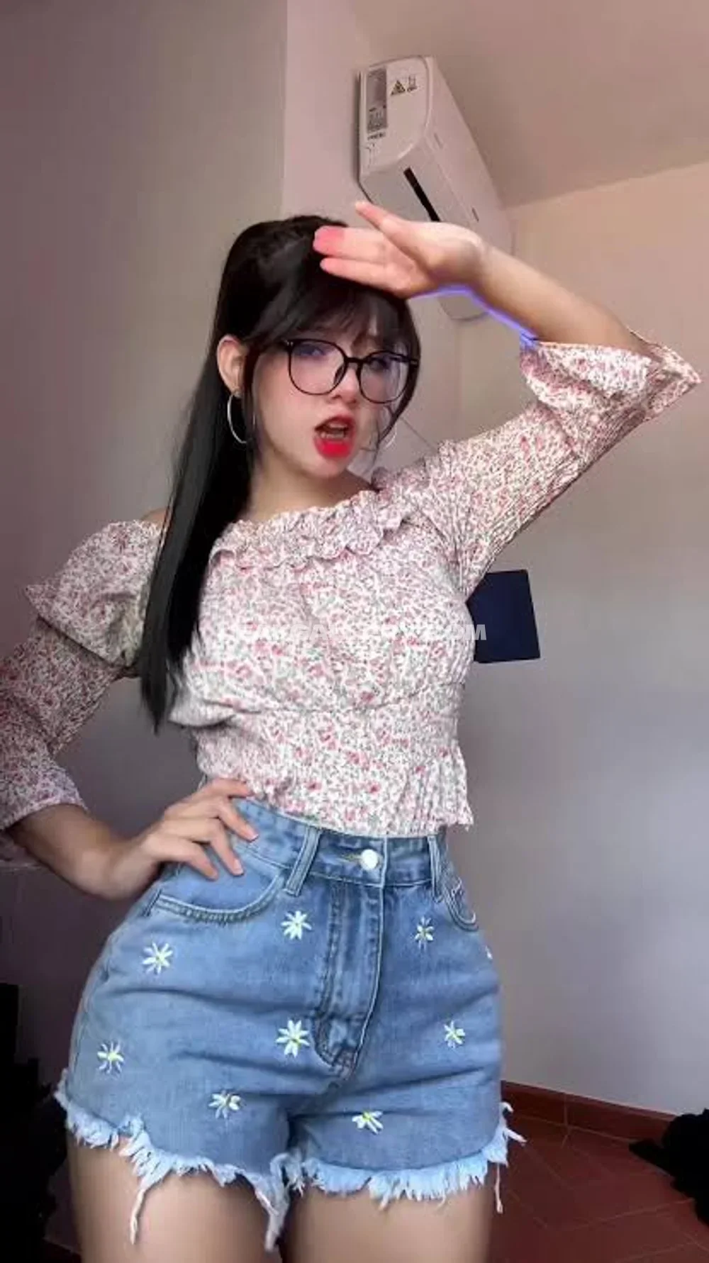 Lovingeli1 Floral Top And Denim Shorts OnlyFans Photo Leaked