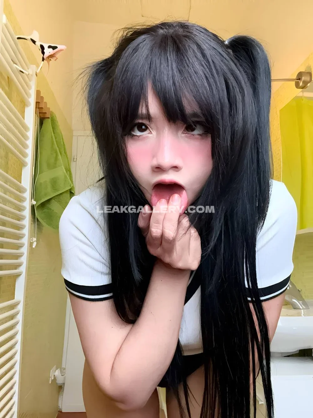 Lovingeli1 Tongue Out Schoolgirl Tease OnlyFans Photo Leaked