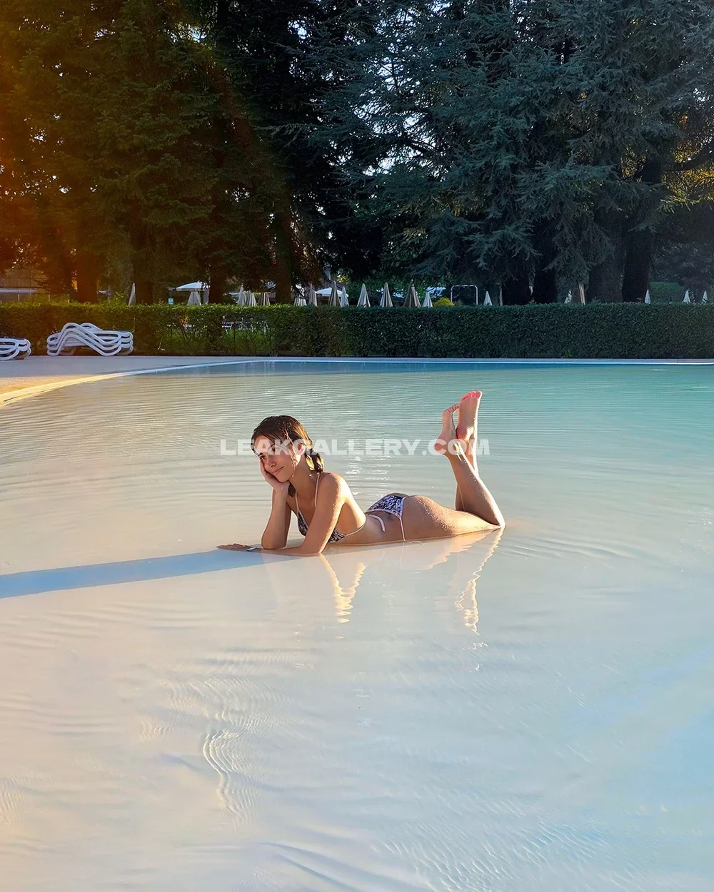 Lucrelisa Bikini Pool Lounging OnlyFans Photo Leaked