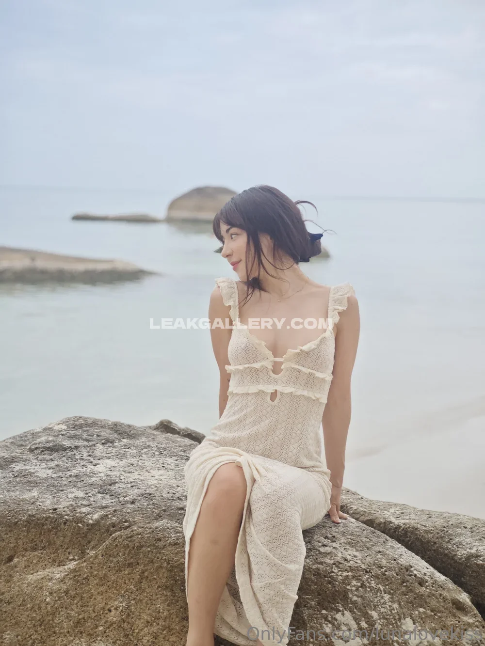 Lunalovekiss Beachside Lace Dress Pose OnlyFans Photo Leaked