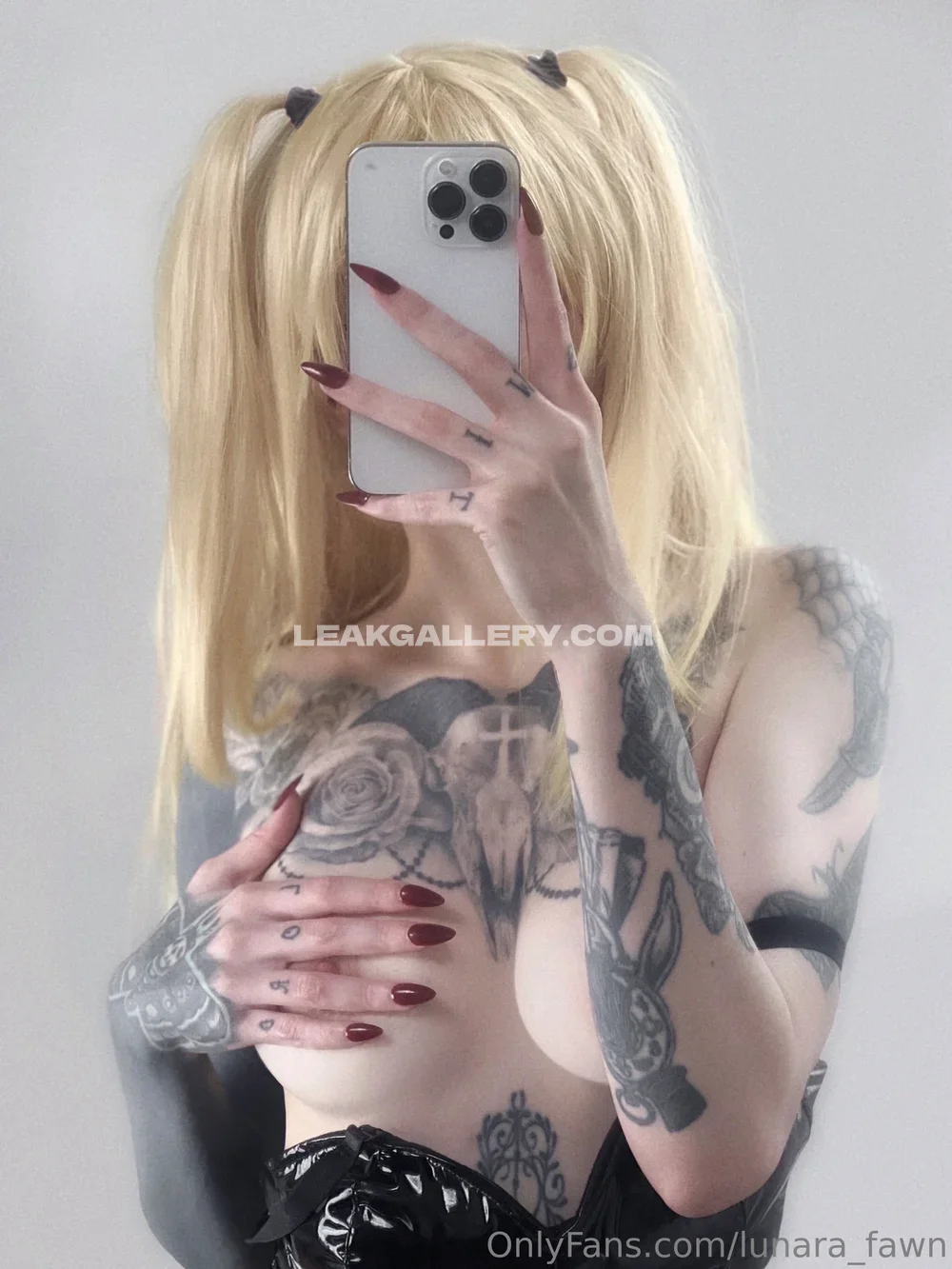Lunara_fawn Tattooed Busty Mirror Selfie OnlyFans Photo Leaked