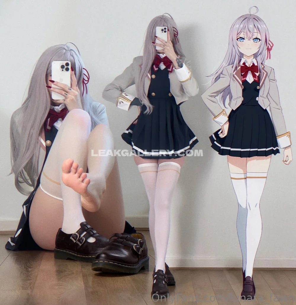 Lunara_fawn School Uniform Selfie Pose OnlyFans Photo Leaked