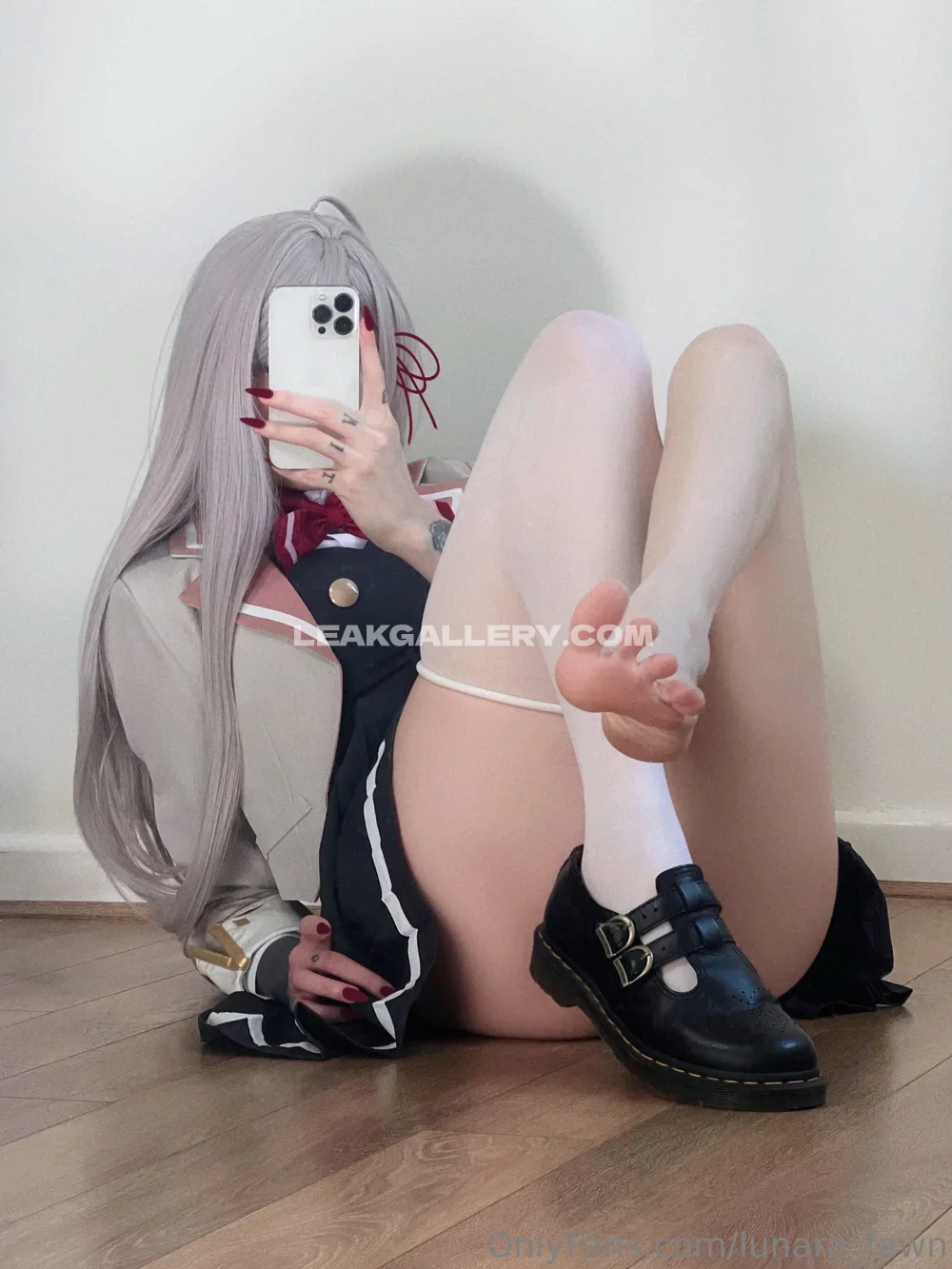 Lunara_fawn School Uniform Thigh Spread OnlyFans Photo Leaked
