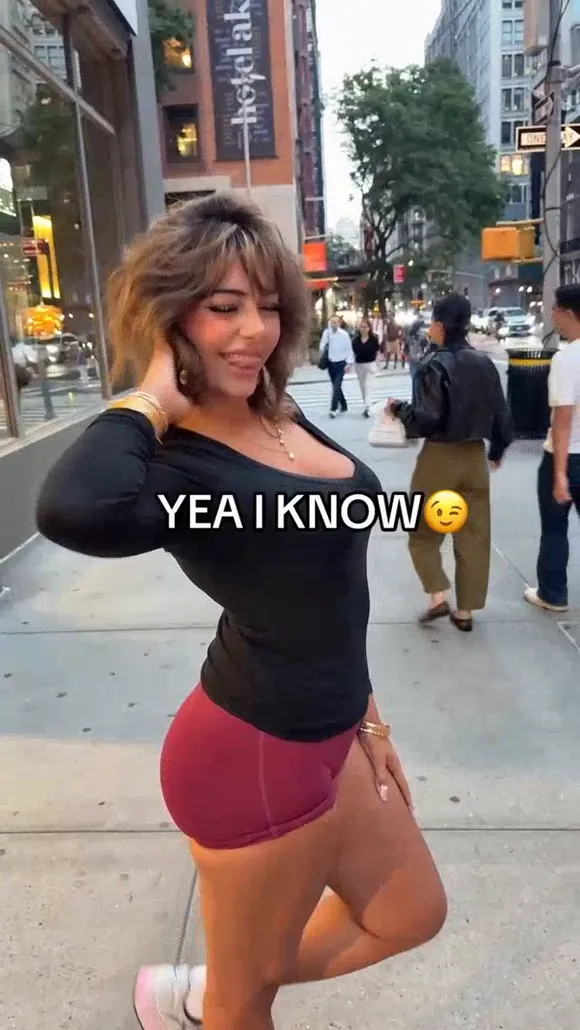Luvedbyhannah Street Pose In Black Top OnlyFans Video Leaked
