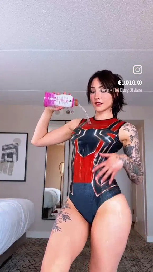 Luxlo Spiderman Bodysuit Wet Tease OnlyFans Video Leaked