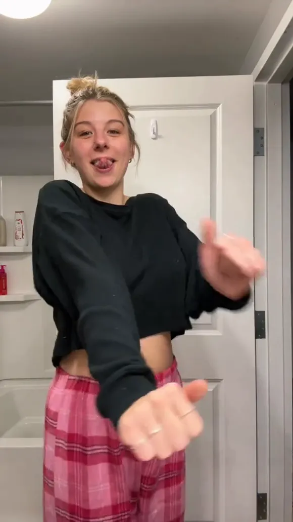 Lynntoria Playful Tongue Out Pose OnlyFans Video Leaked