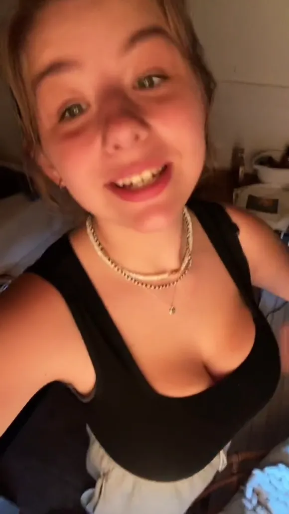 Lynntoria Smiling Topless Selfie OnlyFans Video Leaked