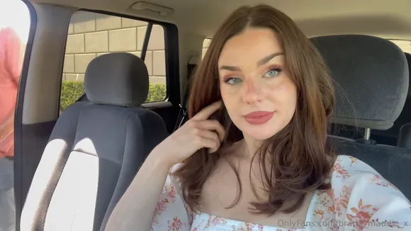 Maddiewrenx Floral Top Selfie Pose OnlyFans Video Leaked