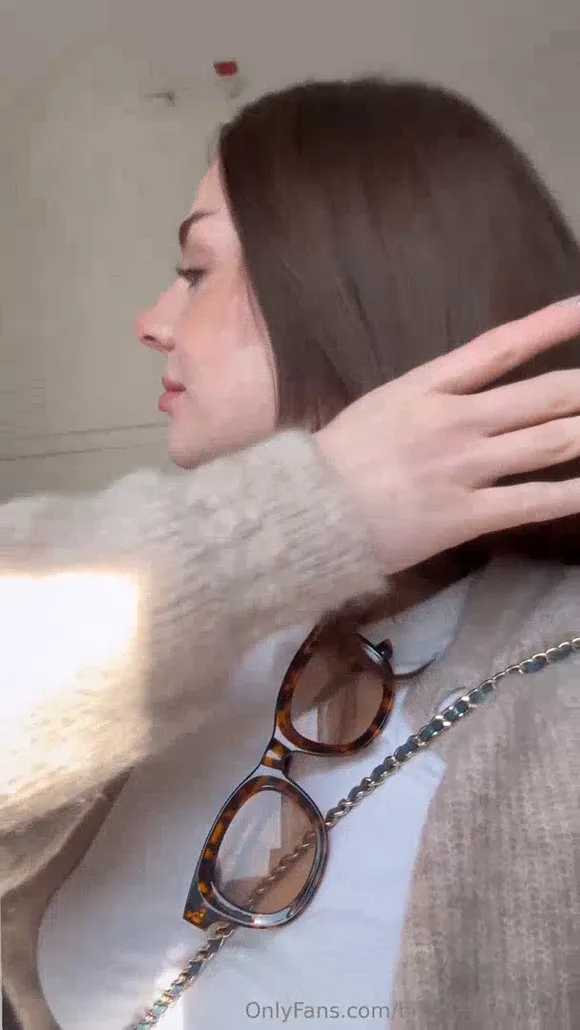 Maddiewrenx Side Profile Glasses OnlyFans Video Leaked