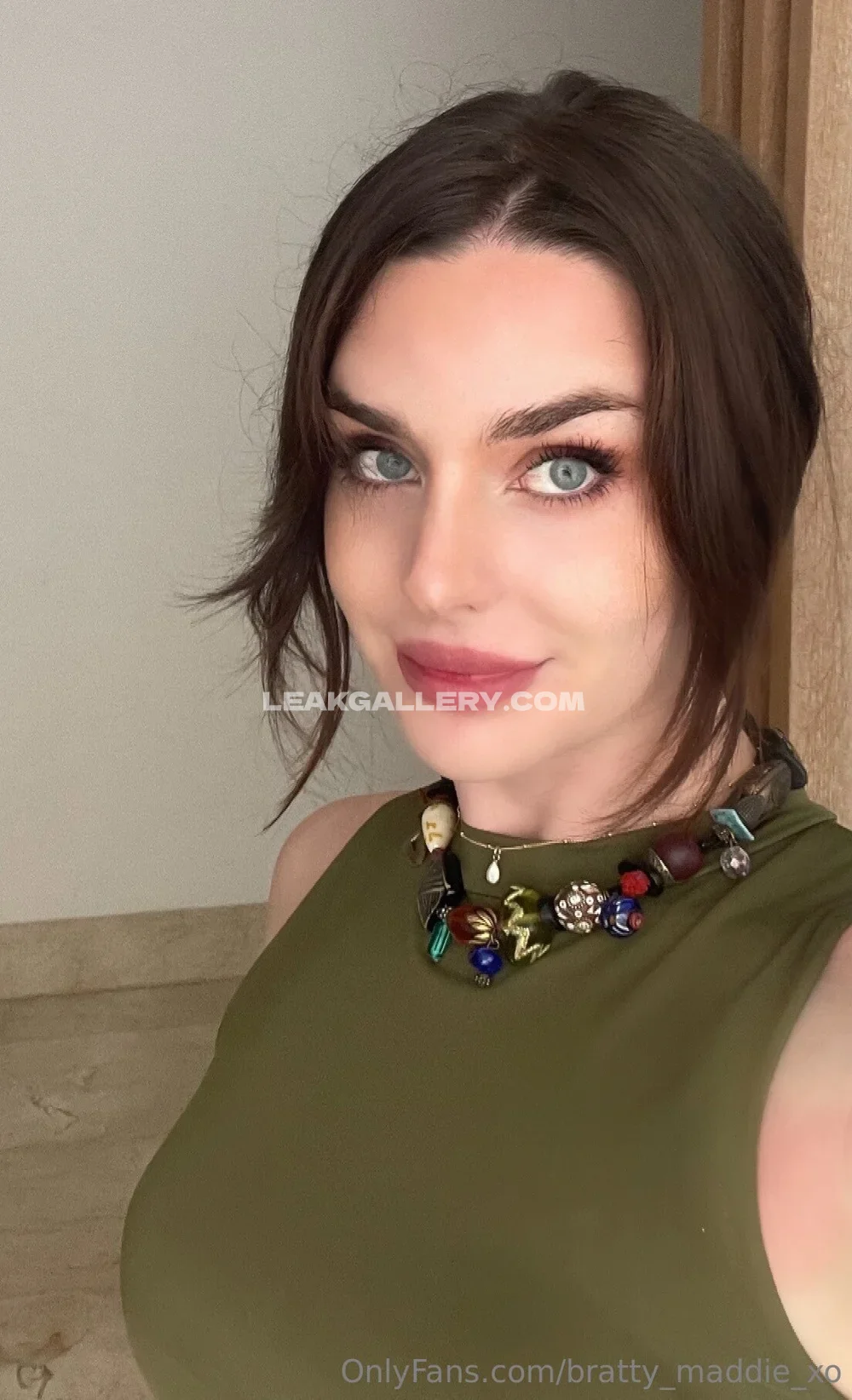 Maddiewrenx Green Top Selfie Closeup OnlyFans Photo Leaked