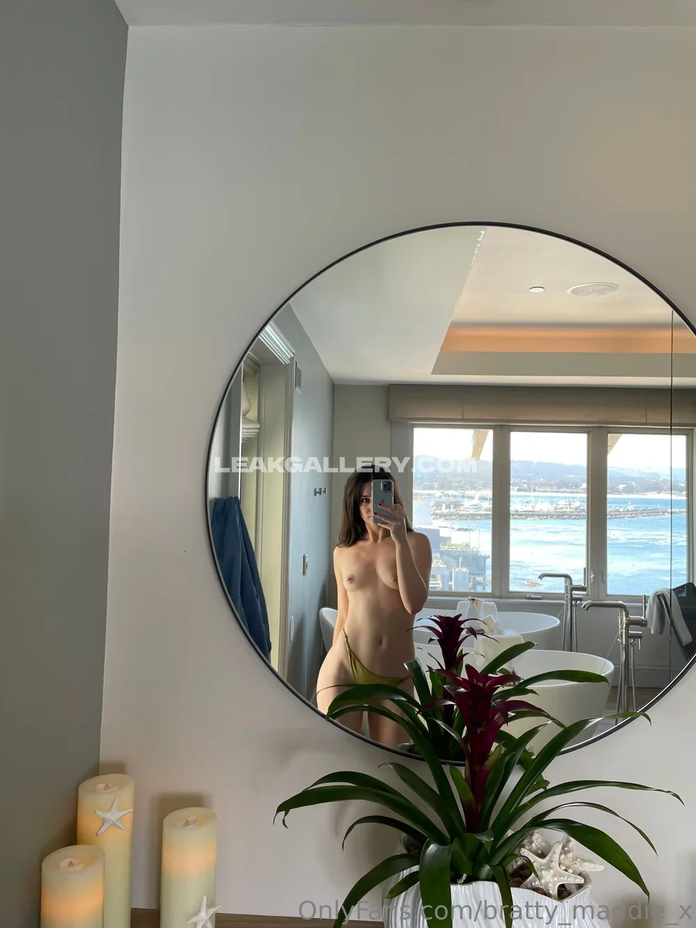 Maddiewrenx Naked Mirror Selfie OnlyFans Photo Leaked