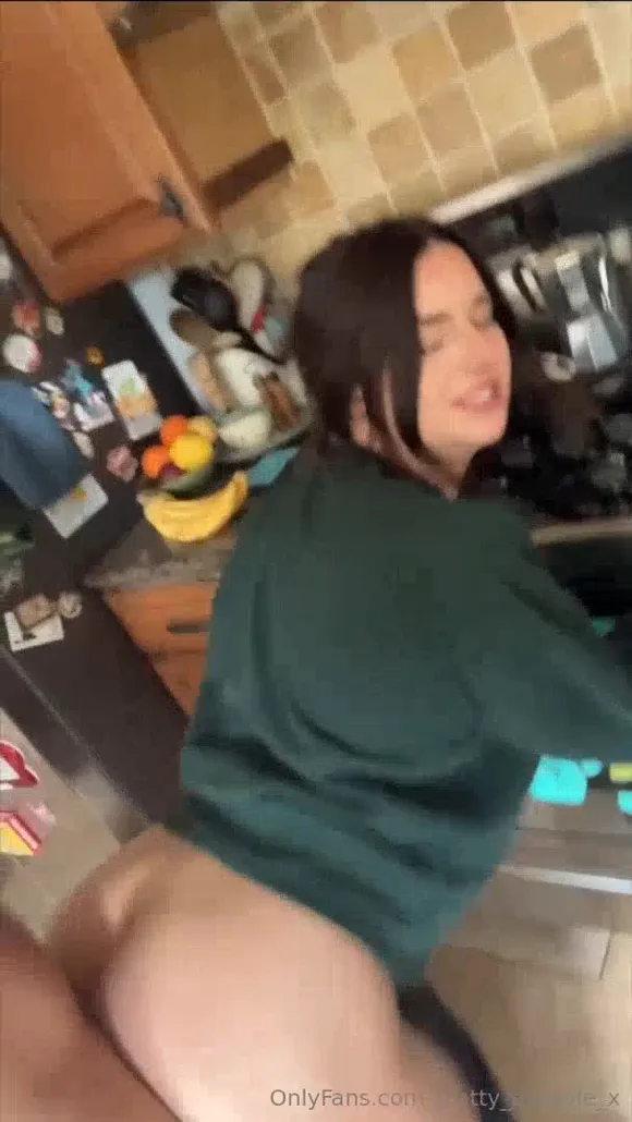 Maddiewrenx Naked Ass In Sweater OnlyFans Video Leaked