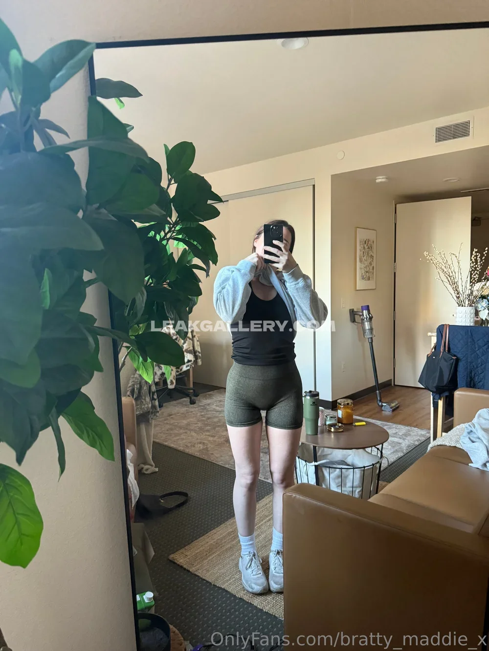 Maddiewrenx Full Length Mirror Selfie OnlyFans Photo Leaked