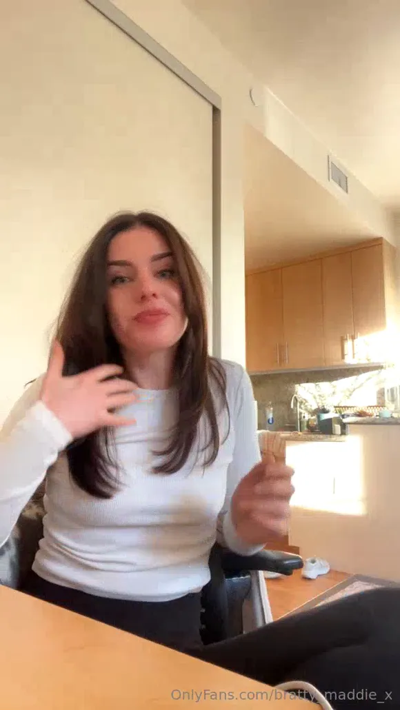 Maddiewrenx White Top Selfie Pose OnlyFans Video Leaked