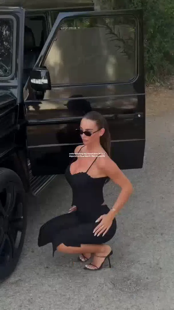 Maddycheary Black Dress Crouch Pose OnlyFans Video Leaked
