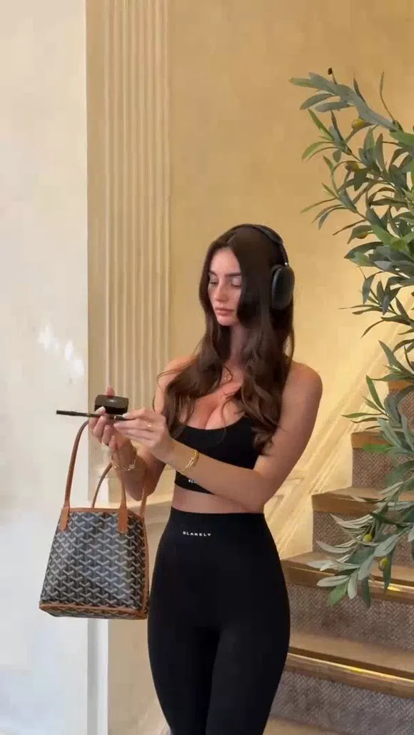 Maddycheary Black Sports Bra Pose OnlyFans Video Leaked