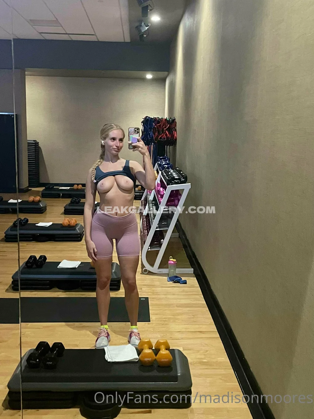 Madisonmoores Topless Gym Mirror Selfie OnlyFans Photo Leaked
