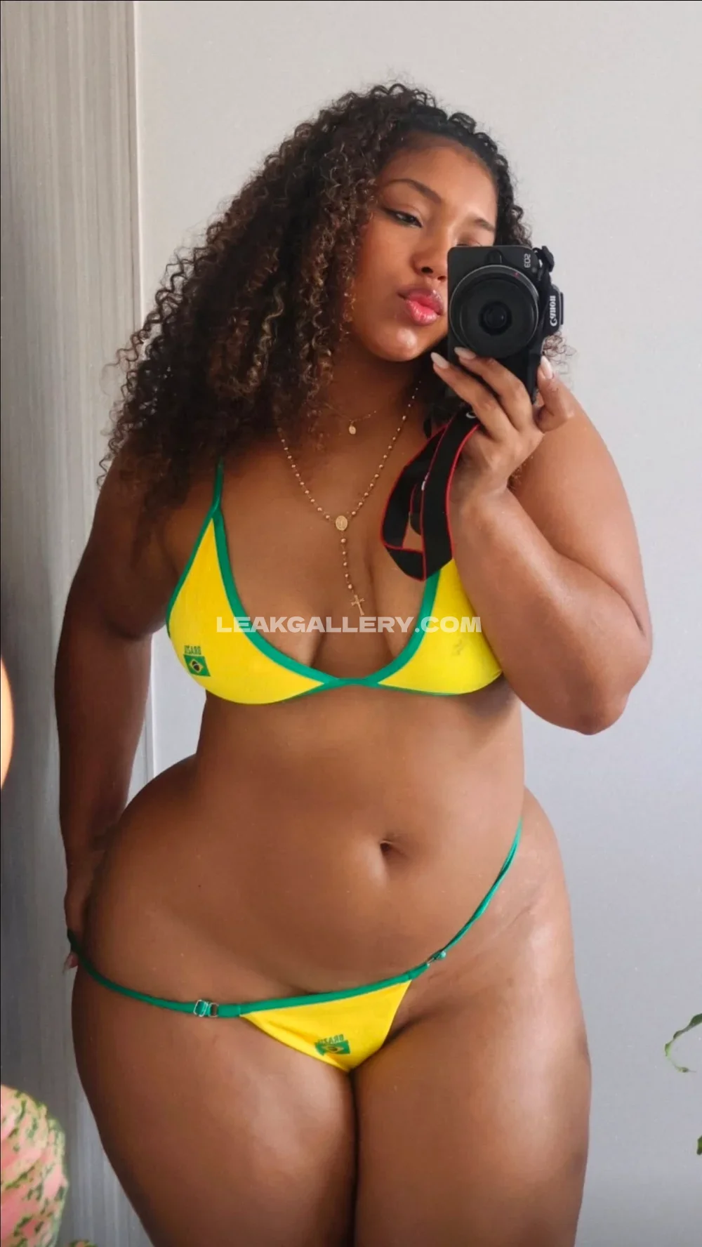 Majovergarag Yellow Bikini Mirror Selfie OnlyFans Photo Leaked