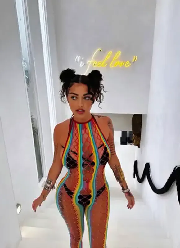 Malutrevejo18 Rainbow Bodysuit Pose OnlyFans Video Leaked