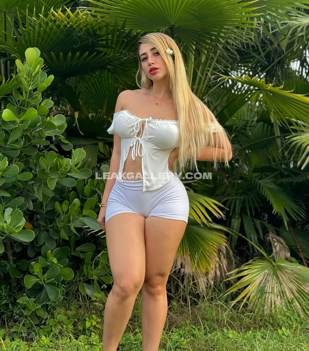 Mariamolivera White Off Shoulder Top OnlyFans Photo Leaked