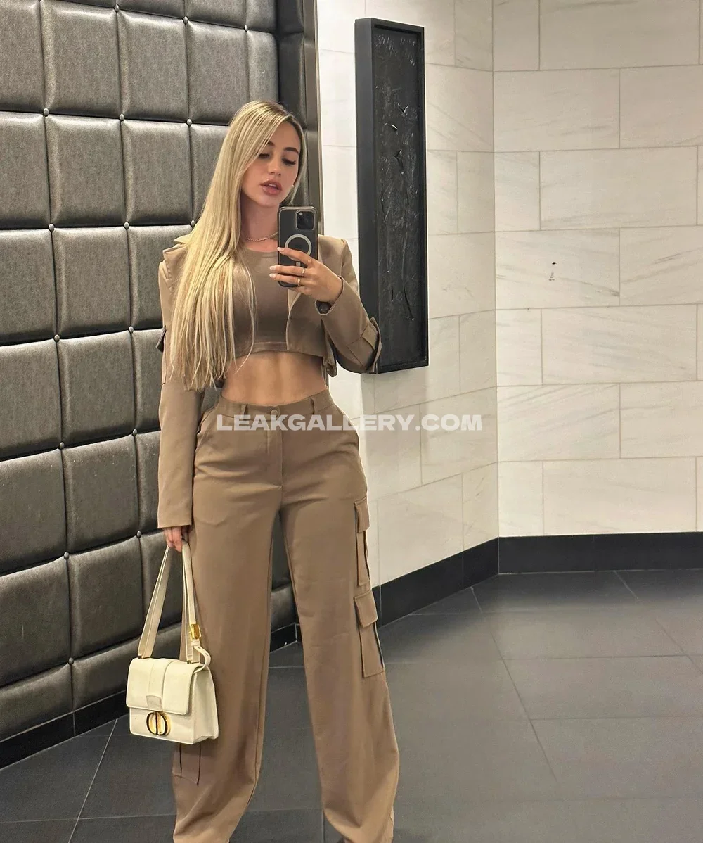 Mariamolivera Full Body Mirror Selfie OnlyFans Photo Leaked