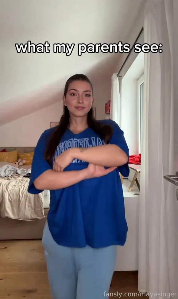 Mayasinger Casual Blue Tee Pose OnlyFans Video Leaked