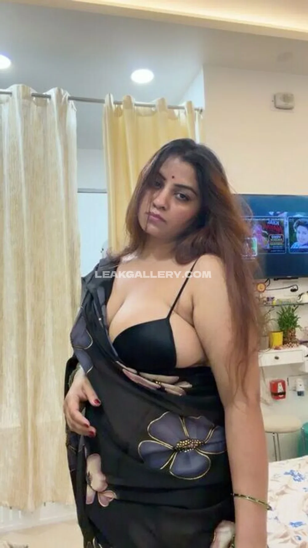 Me_mrs_vandana Black Bra Saree Tease OnlyFans Photo Leaked