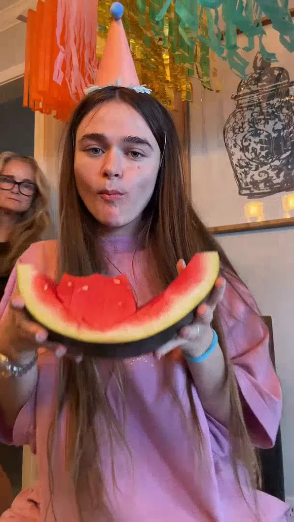 Meg Nut Watermelon Eating Pose OnlyFans Video Leaked