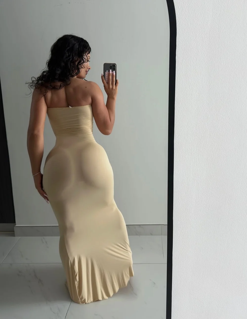 Melimtx Beige Dress Mirror Selfie OnlyFans Photo Leaked