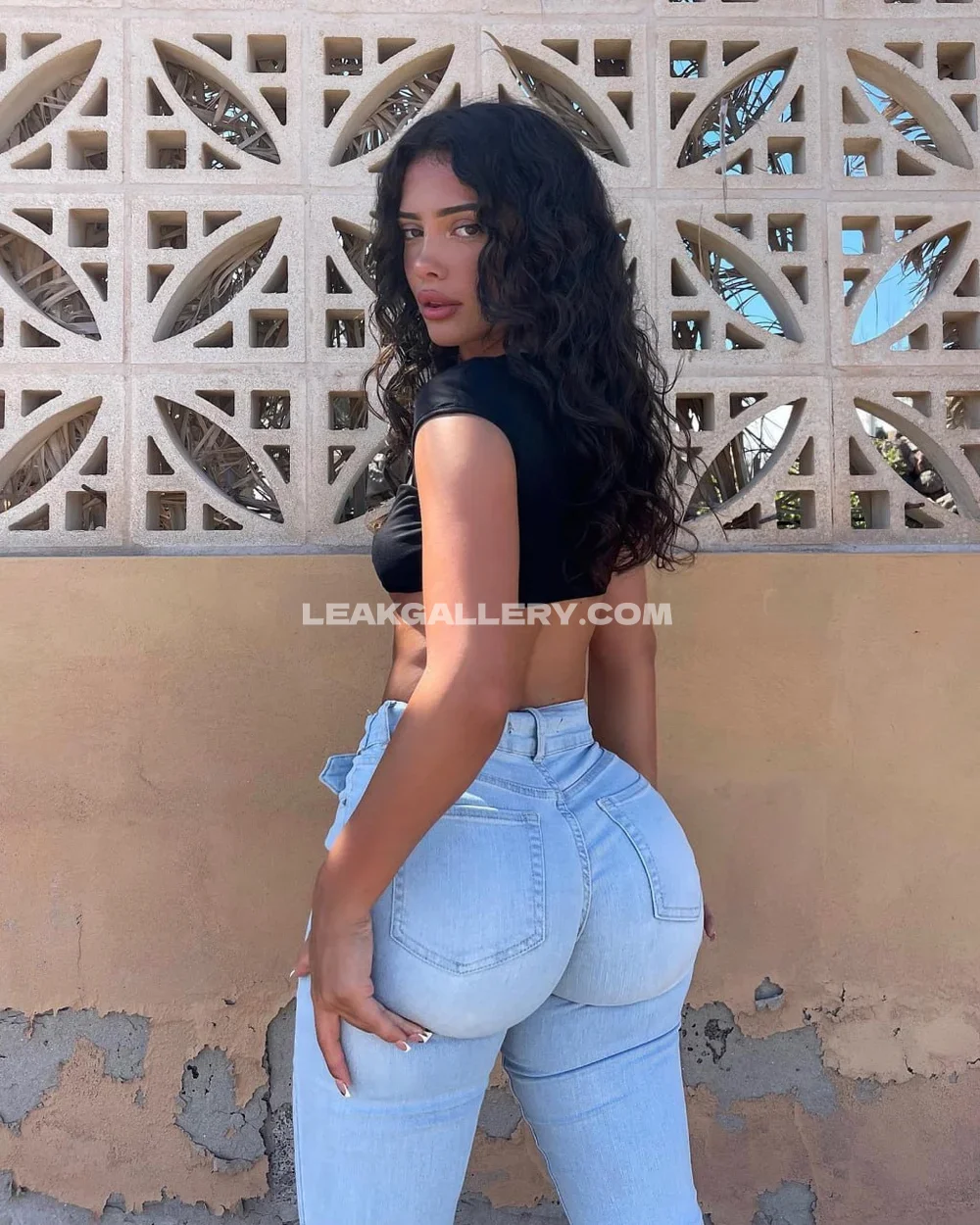 Melimtx Tight Jeans Ass Pose OnlyFans Photo Leaked