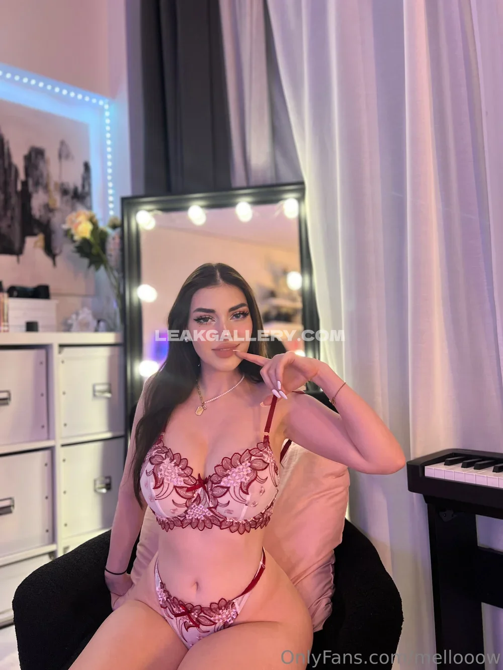 Mellooow Lace Bra Tease Pose OnlyFans Photo Leaked
