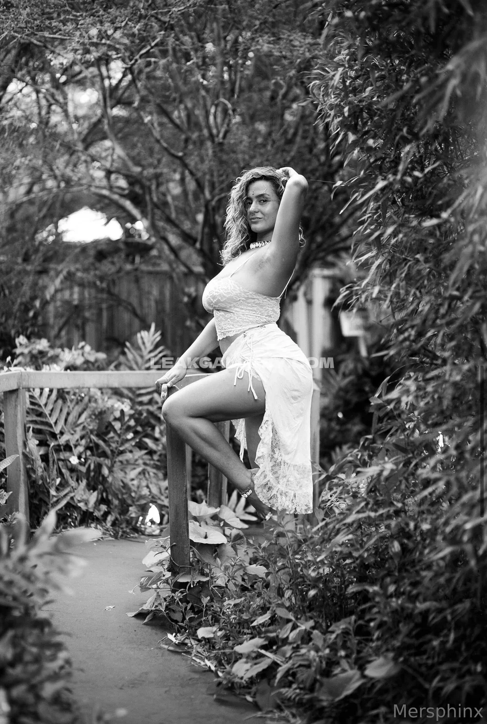 Mersphinx Lace Top Outdoor Pose OnlyFans Photo Leaked