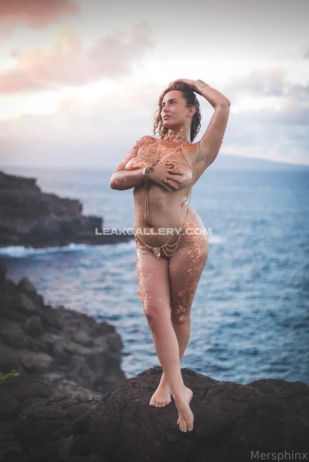 Mersphinx Glitter Body Pose OnlyFans Photo Leaked