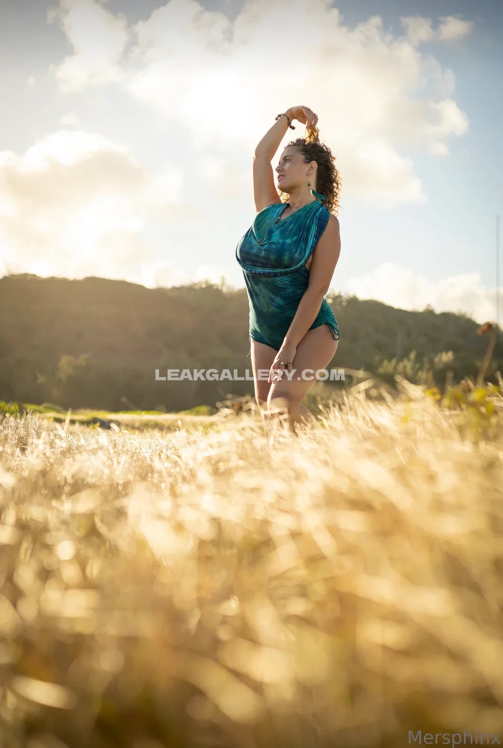 Mersphinx Bodysuit Field Pose OnlyFans Photo Leaked